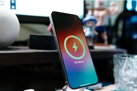 镇平苹果15换屏服务分享用什么充电器给iPhone15充电更好 